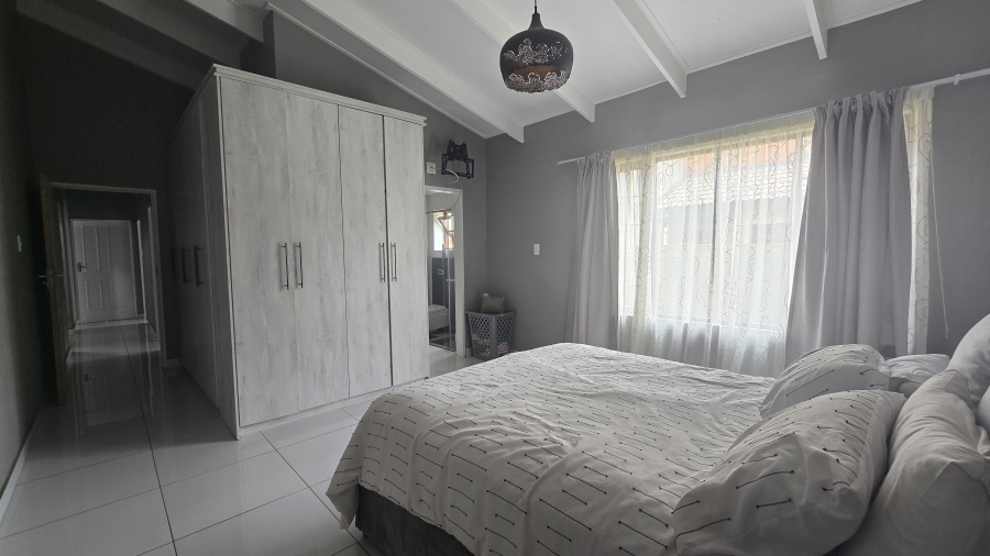 4 Bedroom Property for Sale in Waterval East North West